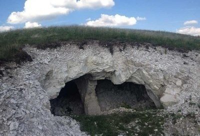 Однокомнатная пещера в Костенках