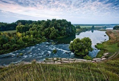Каменные плиты на реке Красивая меча (Курапово)
